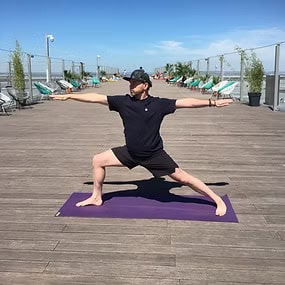 Professeur de Yoga Serial Yogger Paris